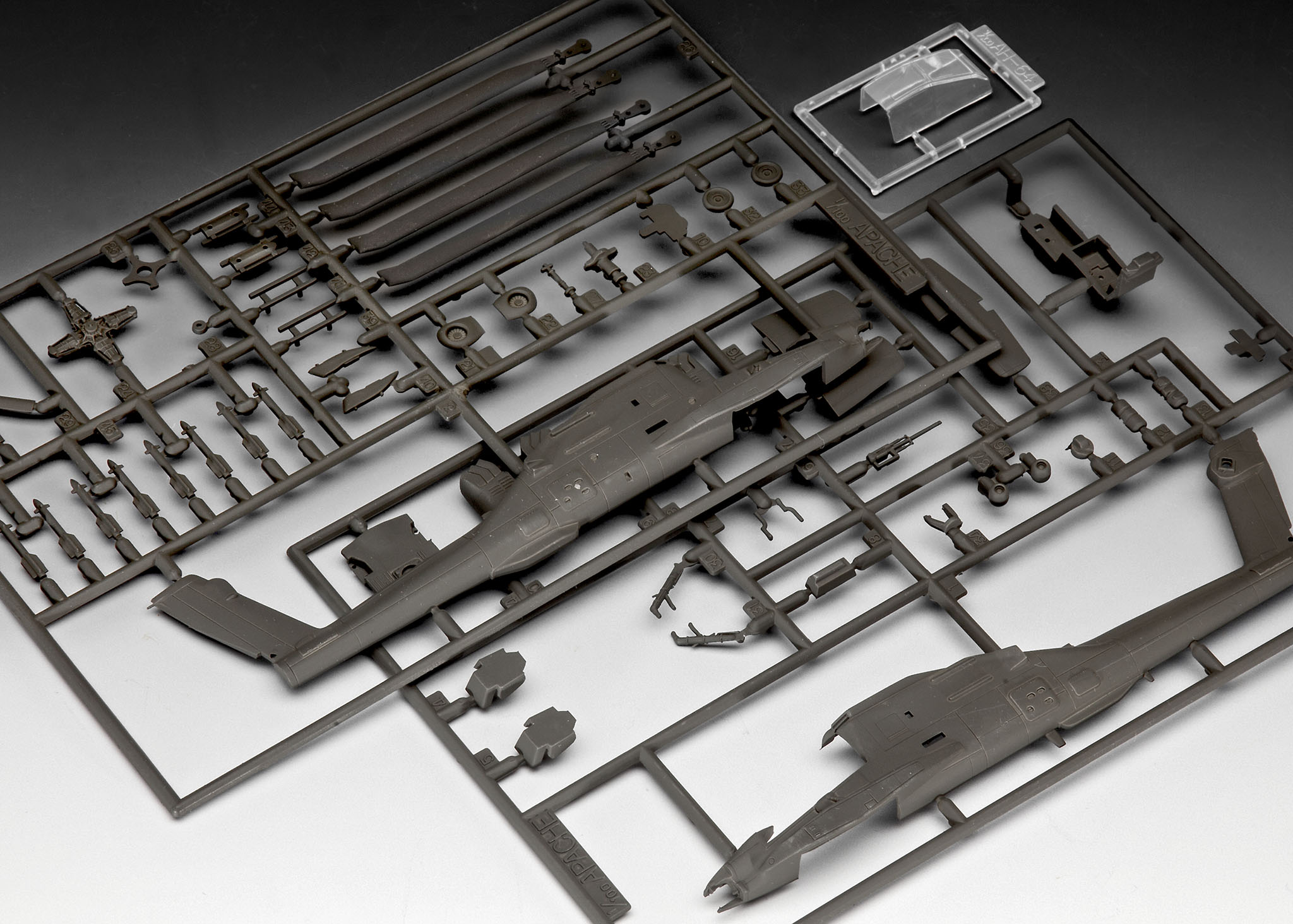 Revell 04985 - AH-64A Apache