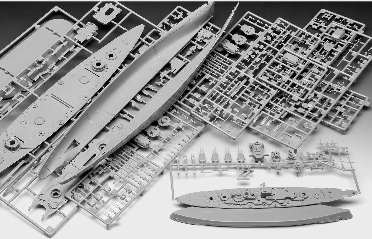 Revell 05637 - Geschenkset The Legendary Bismarck (1:700&1:1200)