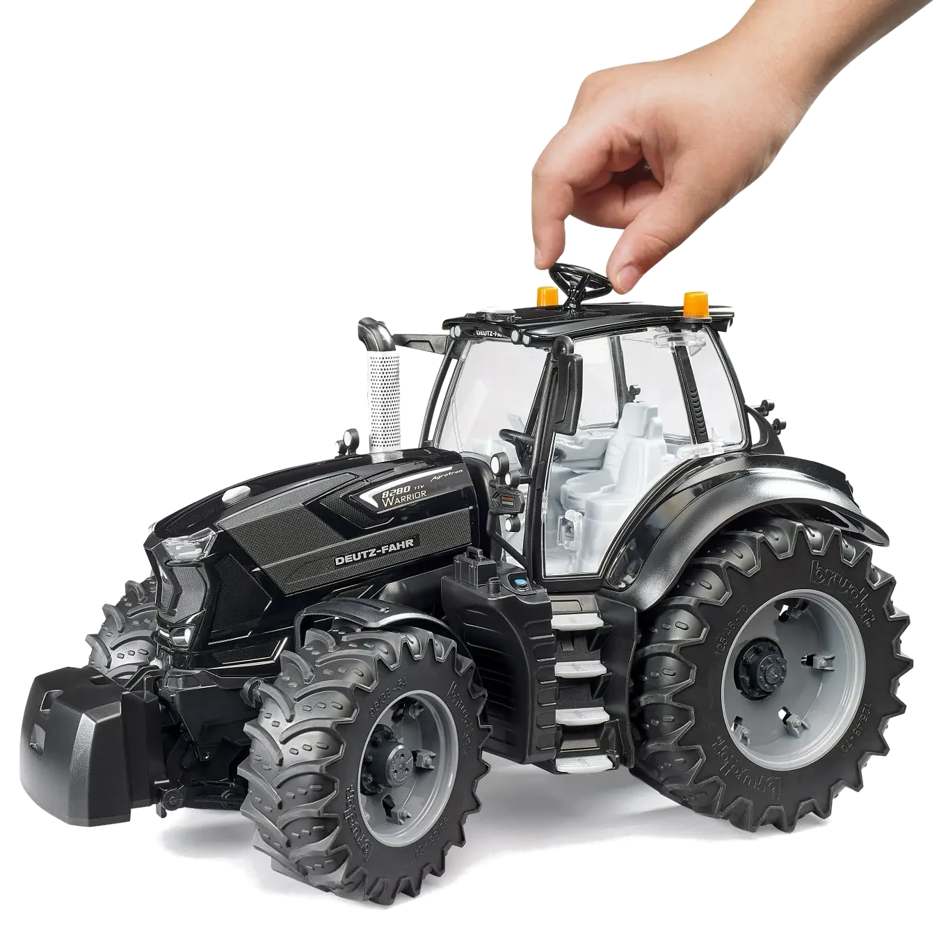 BRUDER 03162 - DEUTZ-FAHR 8280 TTV Warrior schwarz