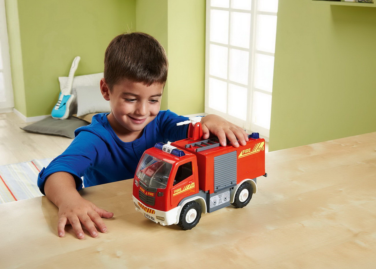 Revell Junior Kit - Feuerwehrauto mit Figur (00819)