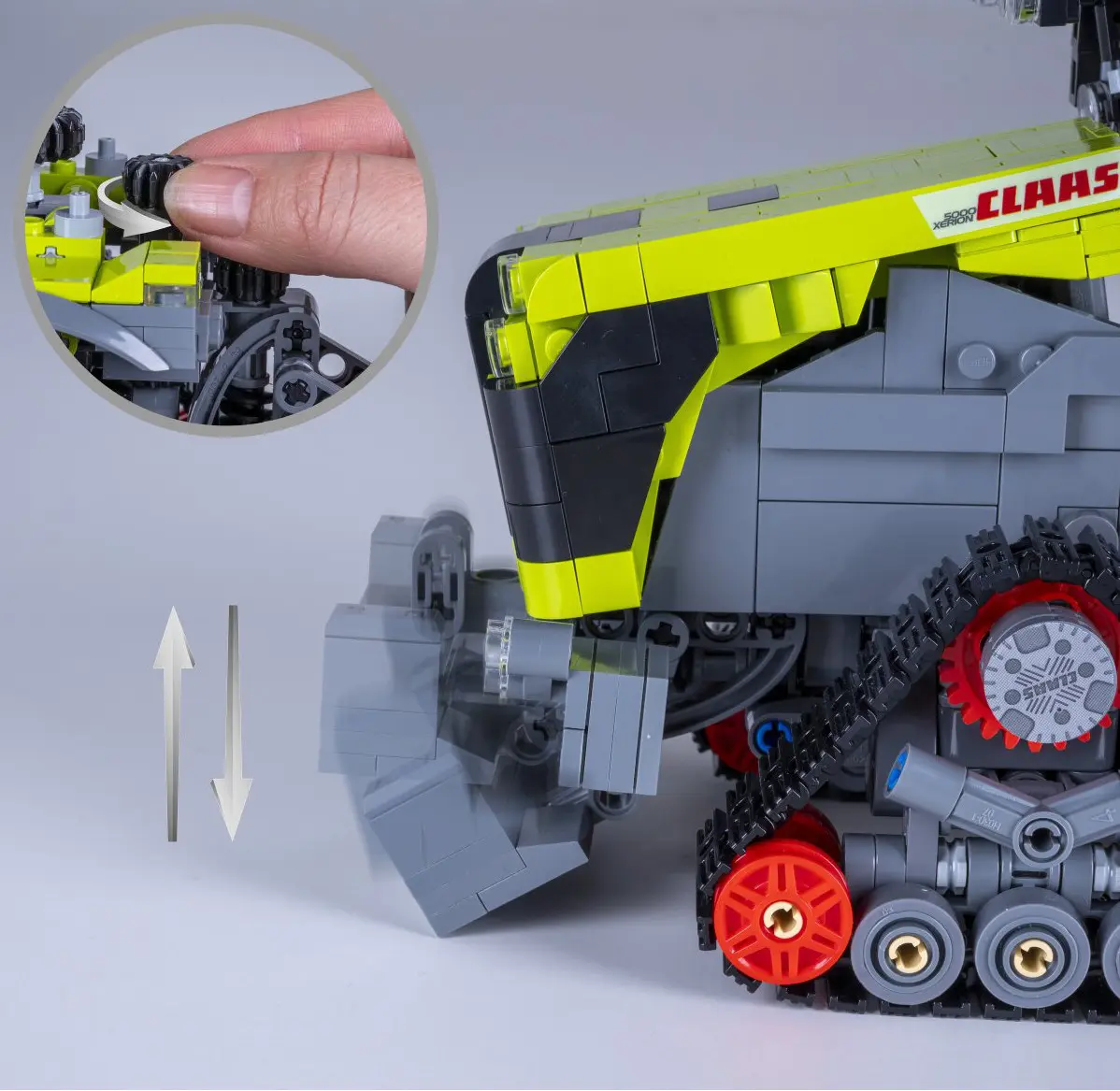 CaDA Raupenschlepper Claas Xerion 5000 Trac TS 1:32 Bricks