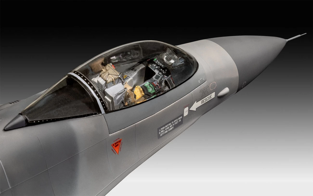 Revell 03802 - F-16 Falcon 50th Anniversary