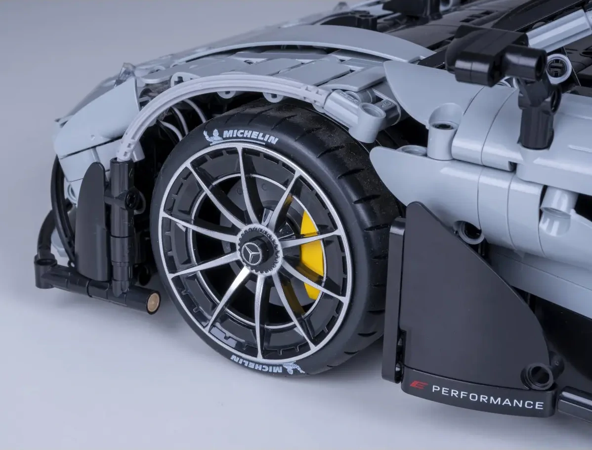 CaDA Mercedes-AMG ONE 1:8 grau - GHz Bricks C61503W