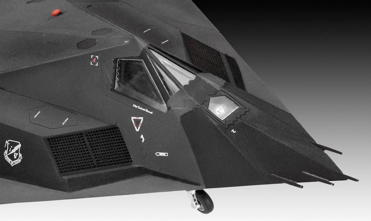Revell 03899 - F-117A Nighthawk Stealth Fighter