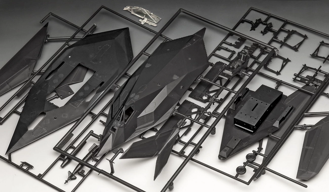 Revell 03899 - F-117A Nighthawk Stealth Fighter