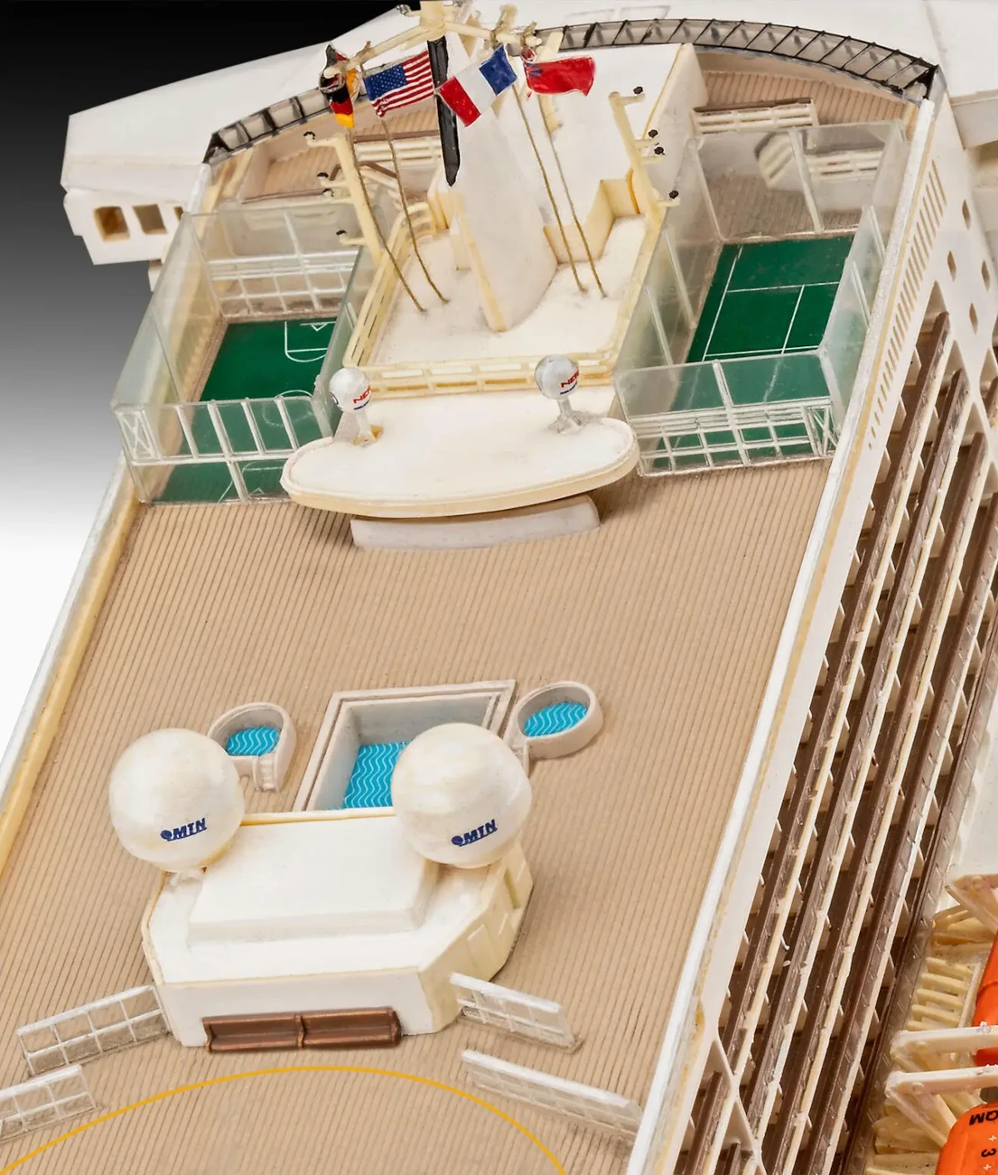 Revell Queen Mary 2 05223 Oberdeck Pool