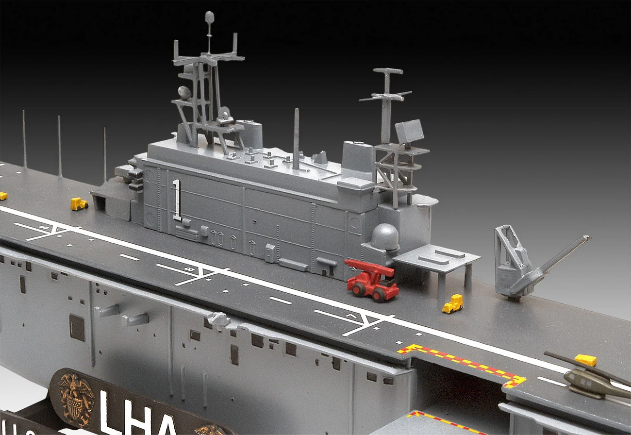 Revell 05170 - Assault Ship USS Tarawa LHA-1