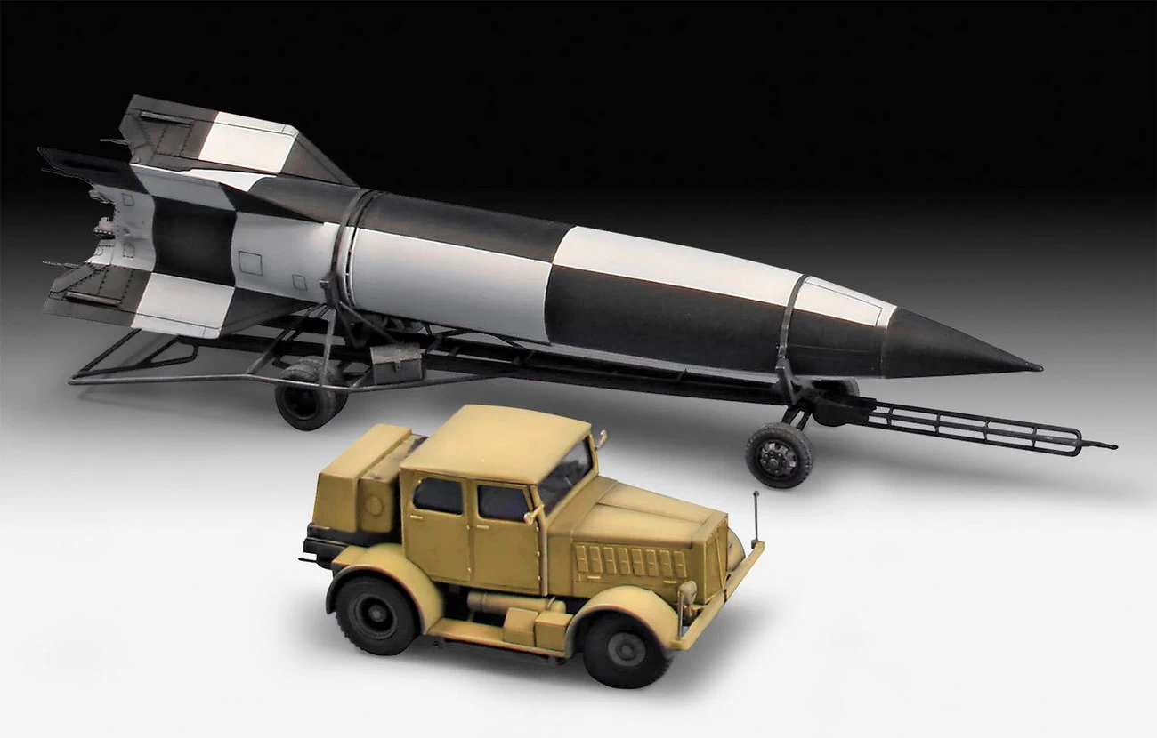 Revell 03310 - SS-100 Gigant + Transporter + V2 / A4 Rakete Modell